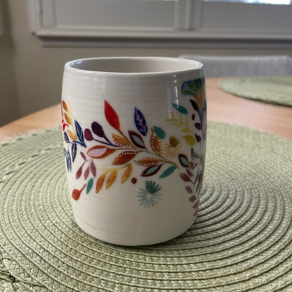 Anthropologie Floral Initial “V” Mug 🌸🌼☕️ - Picture 3 of 5